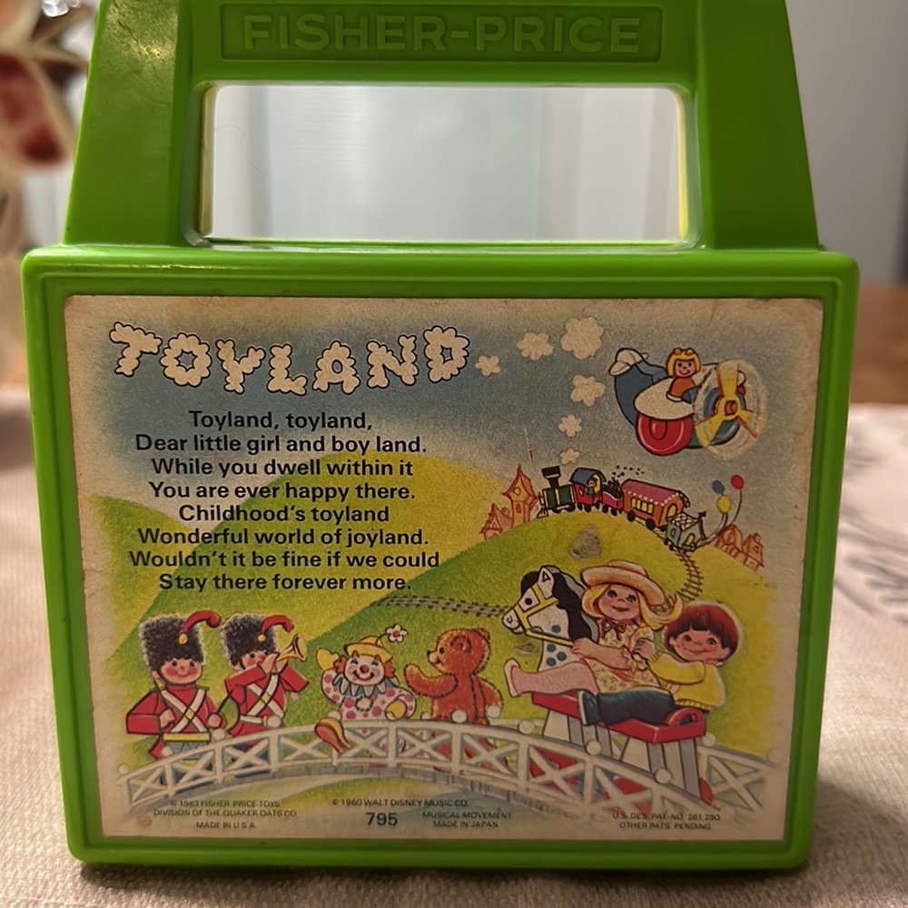Vintage 1983 Fisher Price toy radio/wind-up music box plays "Toyland" item #795 - Picture 3 of 3